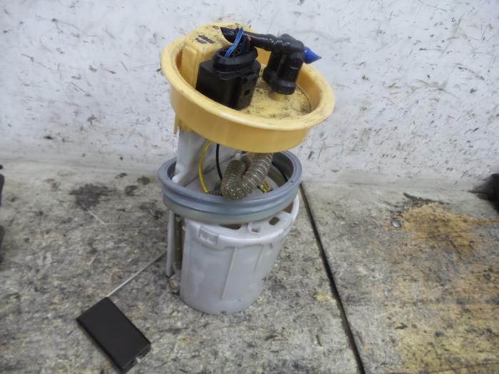 Usagé Pompe d'injection Volkswagen Polo Prix € 15,00 Règlement à la marge proposé par De Witte Boerderij AutoMotive