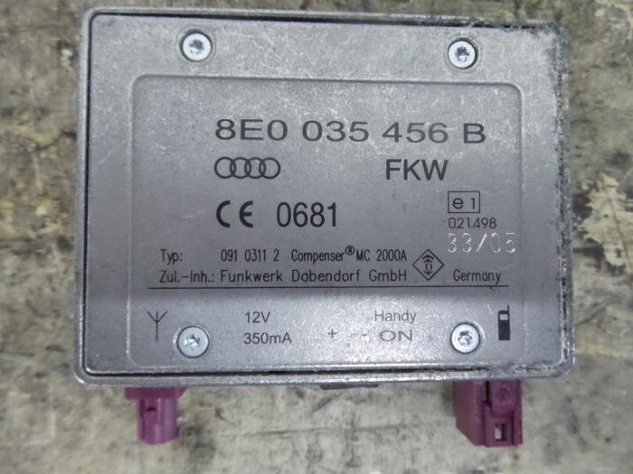 Używane Modul radiowy Audi A6 (C6) 2.4 V6 24V Cena € 40,00 Procedura marży oferowane przez De Witte Boerderij AutoMotive