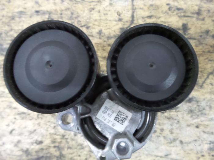 Usados Rodillo tensor correa múltiple BMW 4 serie (F32) 430d 3.0 24V Precio € 30,00 Norma de margen ofrecido por De Witte Boerderij AutoMotive