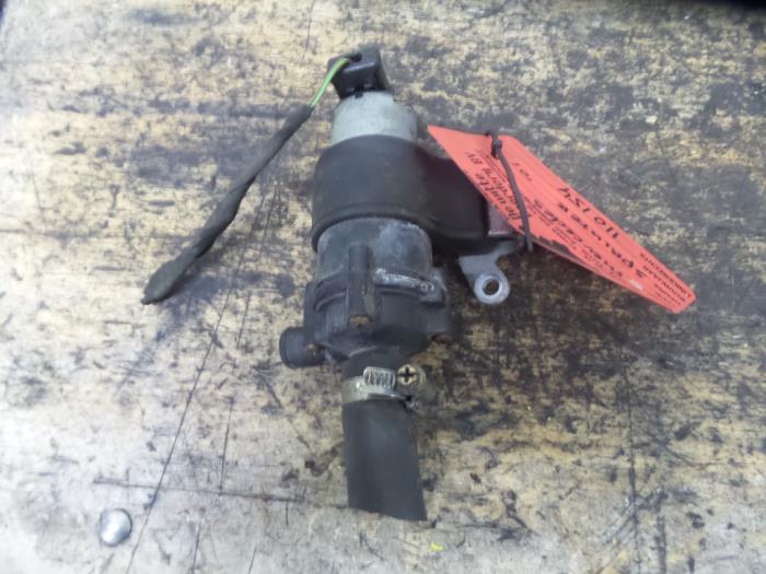 Begagnade Vattenpump Mercedes Sprinter 4t (904) 413 CDI 16V Pris € 25,00 Marginaltabell erbjuds av De Witte Boerderij AutoMotive