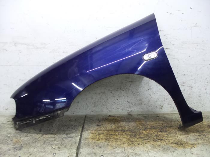Front wing, left from a Volkswagen Polo Variant (6KV5) 1.6 75 2000