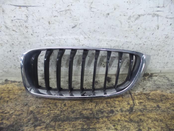 Używane Grill BMW 4 serie (F32) 430d 3.0 24V Cena € 35,00 Procedura marży oferowane przez De Witte Boerderij AutoMotive