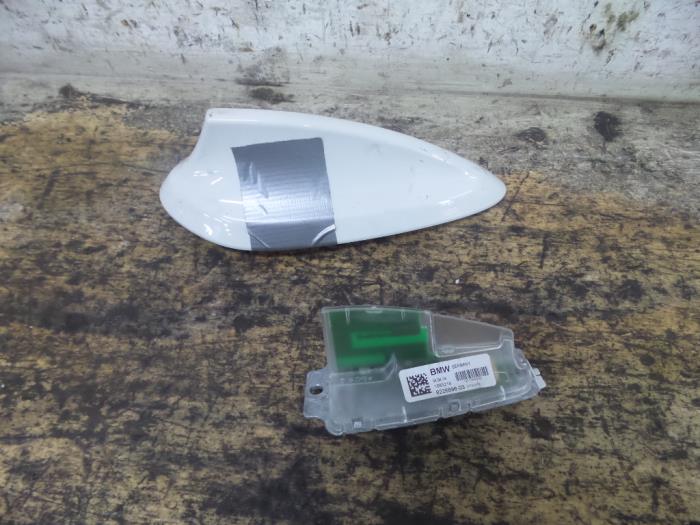 Begagnade Bluetooth-antenn BMW 4 serie (F32) 430d 3.0 24V Pris € 35,00 Marginaltabell erbjuds av De Witte Boerderij AutoMotive
