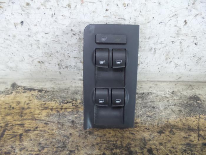 Usados Interruptor combinado de ventanillas Audi A6 Avant (C5) 2.5 TDI V6 24V Precio € 50,00 Norma de margen ofrecido por De Witte Boerderij AutoMotive