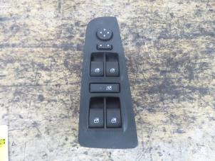 Usagé Commutateur combi vitres Fiat Bravo (198A) 1.4 MultiAir 16V Prix € 52,50 Règlement à la marge proposé par De Witte Boerderij AutoMotive