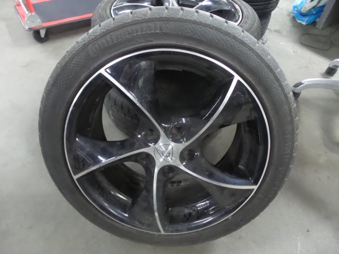 Wheel + tyre from a Mercedes SLK 1999