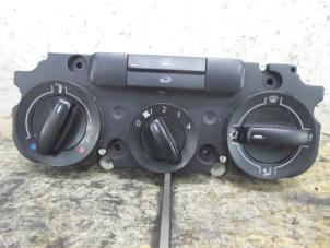 Used Heater control panel Volkswagen Caddy III (2KA,2KH,2CA,2CH) 2.0 SDI Price € 35,00 Margin scheme offered by De Witte Boerderij B.V.