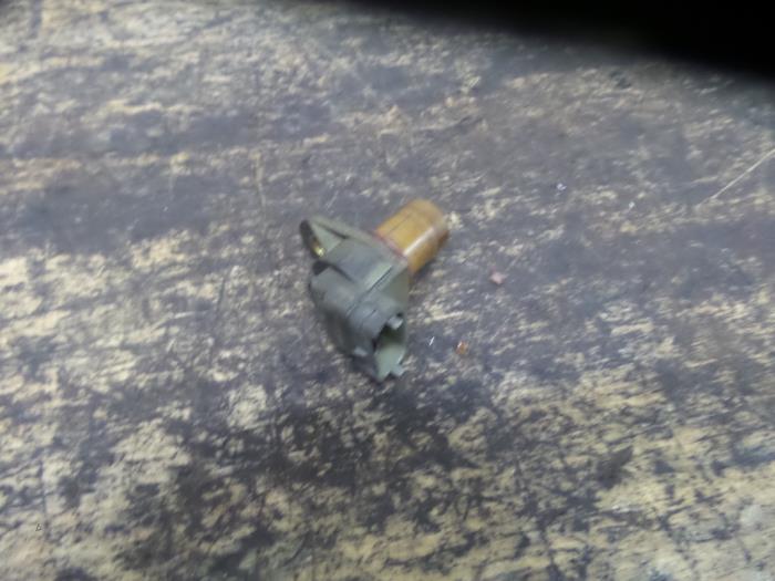 Gebrauchte Nockenwelle Sensor Mercedes C (W203) 2.0 C-200K 16V Preis € 40,00 Margenregelung angeboten von De Witte Boerderij AutoMotive