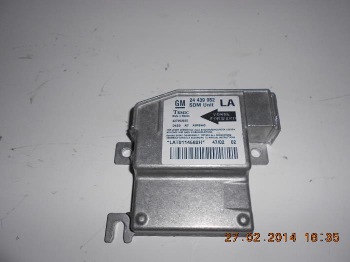 Airbag Module from a Opel Corsa 2003