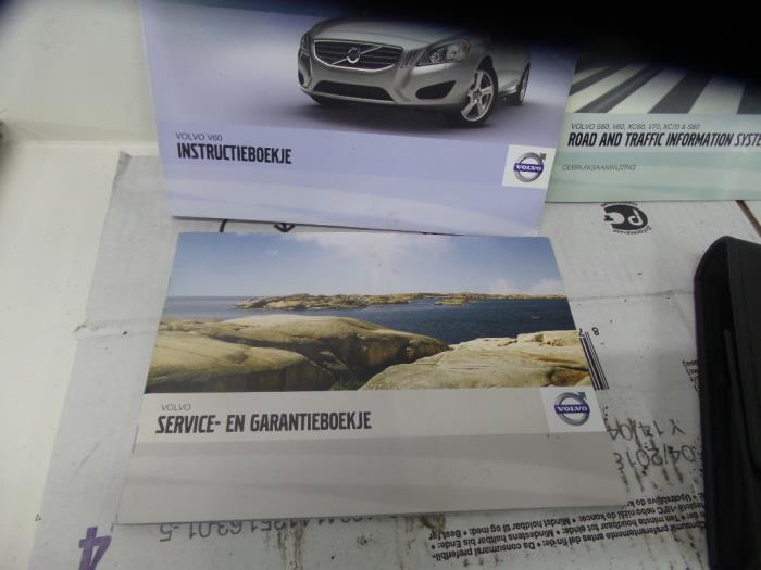 Instruction Booklet from a Volvo V60 I (FW/GW) 2.0 D3 20V 2012