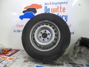 Gebrauchte Felge + Reifen Volkswagen Crafter 2.0 TDI 16V Preis € 75,00 Margenregelung angeboten von De Witte Boerderij B.V.