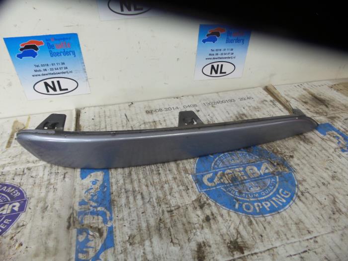 Front bumper strip, right from a Opel Astra H (L48) 1.6 16V Twinport 2005