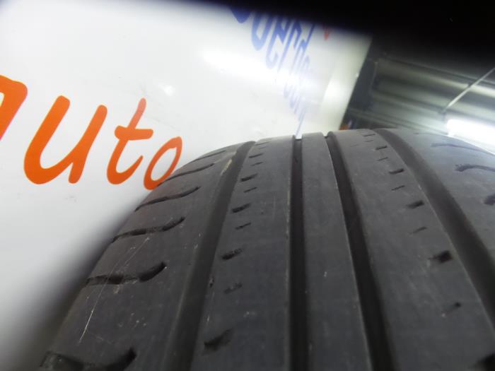 Wheel + tyre from a Hyundai i20 1.2i 16V 2013