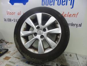 Gebrauchte Felge + Reifen Hyundai i20 1.2i 16V Preis € 120,00 Margenregelung angeboten von De Witte Boerderij B.V.