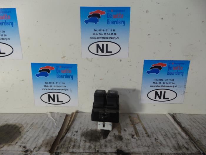 Usados Interruptor combinado de ventanillas Hyundai Atos 1.1 12V Precio € 20,00 Norma de margen ofrecido por De Witte Boerderij AutoMotive