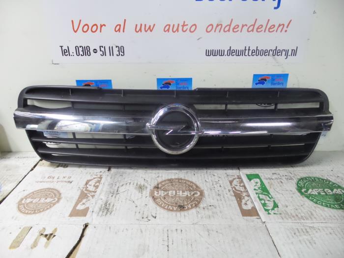 Używane Grill Opel Meriva (A) 1.7 DTI 16V Cena € 50,00 Procedura marży oferowane przez De Witte Boerderij AutoMotive