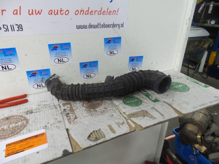Używane Przewód Turbo Volkswagen Transporter Cena € 50,00 Procedura marży oferowane przez De Witte Boerderij AutoMotive