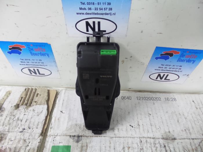Usagé Ordinateur divers Volvo V70 (BW) 2.0 D3 20V Prix € 50,00 Règlement à la marge proposé par De Witte Boerderij AutoMotive
