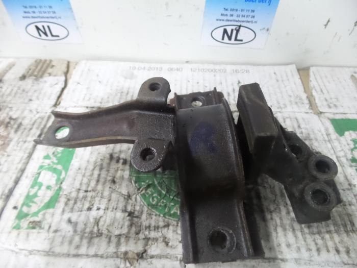 Used Engine mount Kia Picanto (BA) 1.0 12V Price € 25,00 Margin scheme offered by De Witte Boerderij AutoMotive