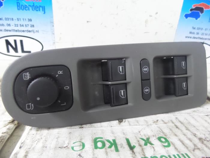 Usados Interruptor combinado de ventanillas Seat Alhambra (7N) 1.4 TSI 16V Precio € 40,00 Norma de margen ofrecido por De Witte Boerderij AutoMotive