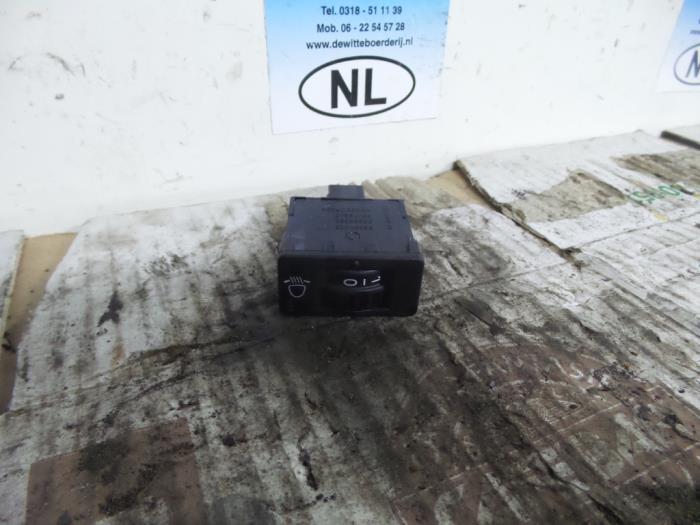 AIH headlight switch from a Peugeot 208 I (CA/CC/CK/CL) 1.6 Blue HDi 100 2015