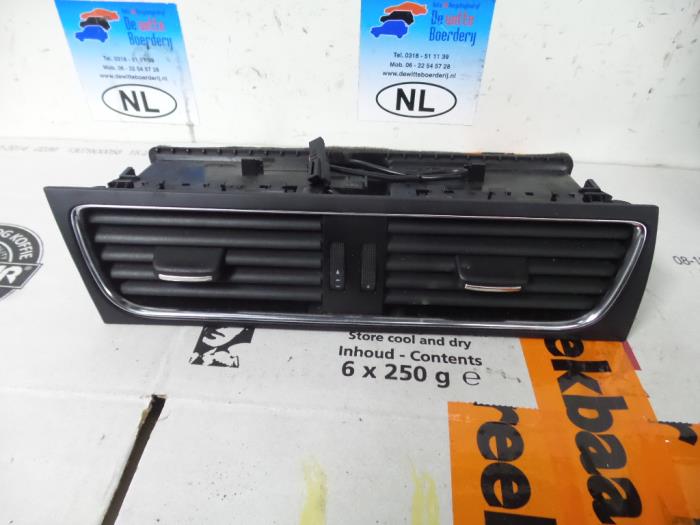 Dashboard vent from a Seat Alhambra (7N) 1.4 TSI 16V 2012