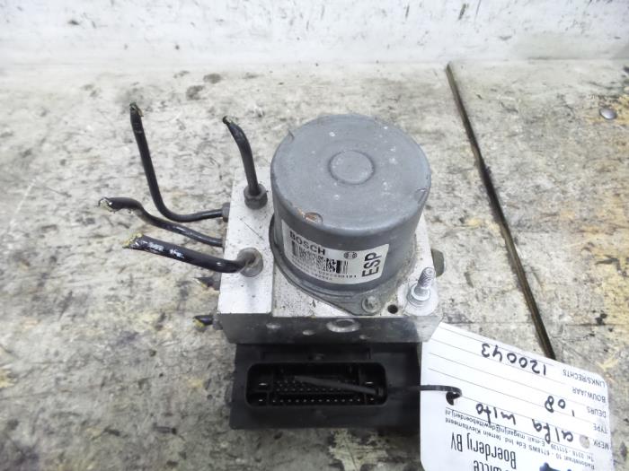 Begagnade ABS-pump Alfa Romeo MiTo (955) 1.4 16V Pris € 150,00 Marginaltabell erbjuds av De Witte Boerderij AutoMotive