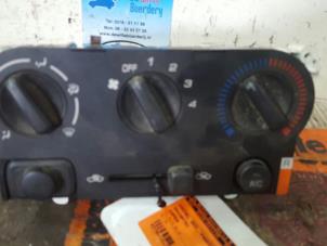 Usados Panel de control de calefacción Daihatsu Copen 0.7 Turbo 16V Precio € 50,00 Norma de margen ofrecido por De Witte Boerderij B.V.