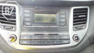 Usados Reproductor de CD y radio Hyundai Tucson (TL) 1.7 CRDi 16V 2WD Precio de solicitud ofrecido por BZJ b.v.