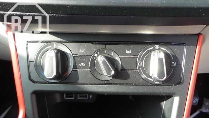 Panneau de commandes chauffage d'un Volkswagen Polo VI (AW1) 1.0 TSI 12V 2018