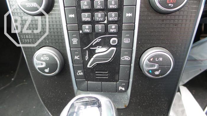 Używane Panel climatronic Volvo V40 (MV) 2.0 T2 16V Cena € 75,00 Procedura marży oferowane przez BZJ b.v.