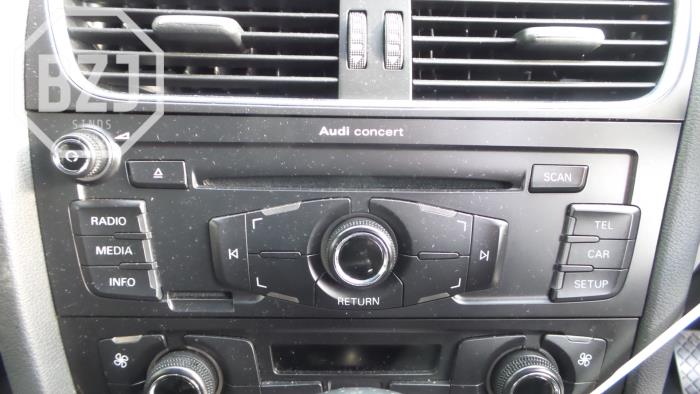 Radio CD Spieler van een Audi A5 (8T3)  2011
