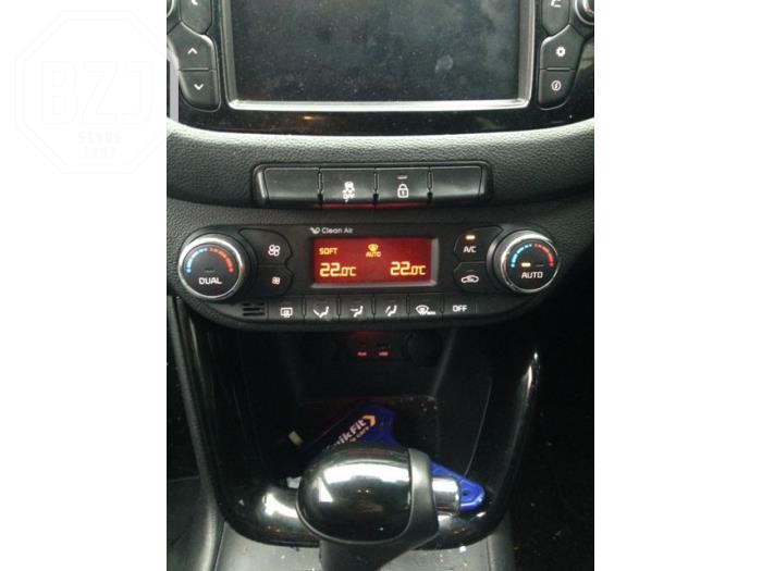 Używane Panel climatronic Kia Cee'D Cena na żądanie oferowane przez BZJ b.v.