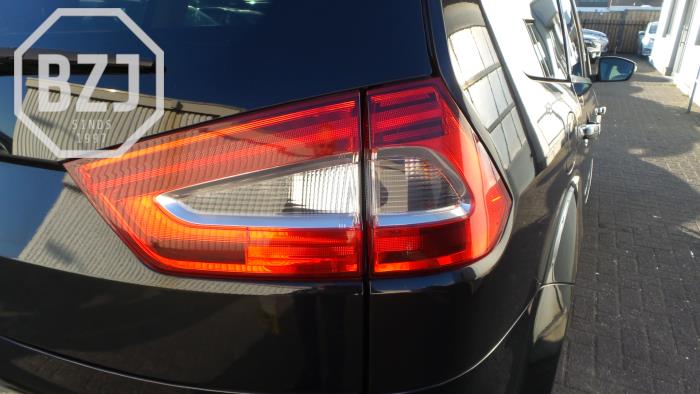 Luz trasera derecha de un Ford Galaxy (WA6)  2014