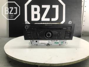 Usados Reproductor de CD y radio Audi A4 Precio de solicitud ofrecido por BZJ b.v.