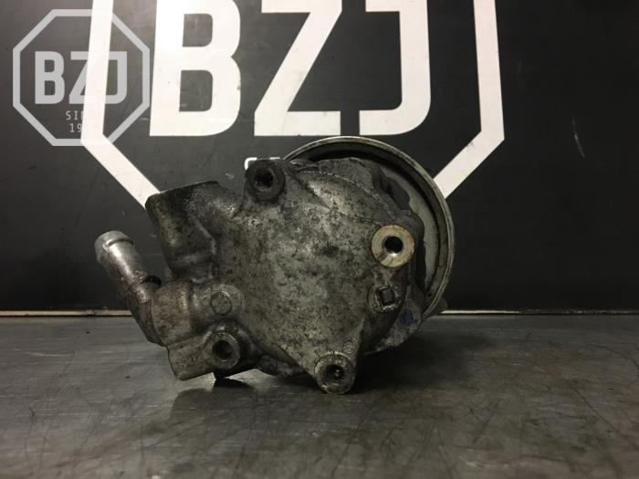 Power steering pump from a Audi A4 2010