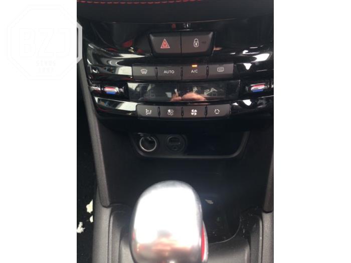 Panneau climatronic d'un Peugeot 208 I (CA/CC/CK/CL) 1.6 16V GTI 2015