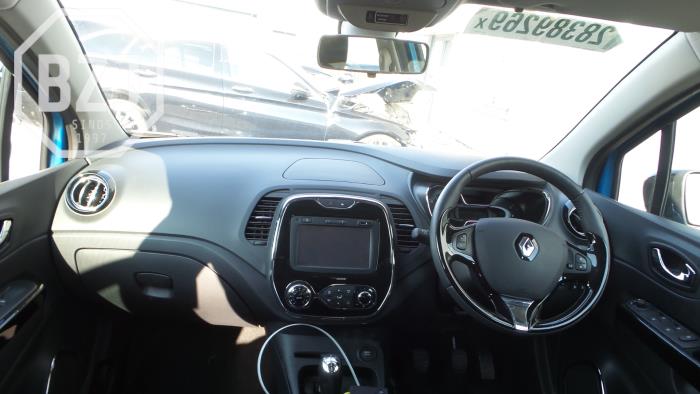 Dashboard from a Renault Captur (2R) 0.9 Energy TCE 12V 2015