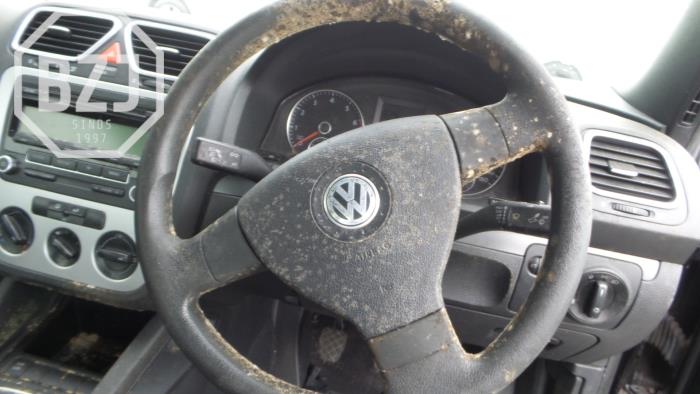 Left airbag (steering wheel) from a Volkswagen Eos 2010
