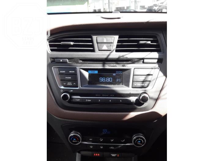 Reproductor de CD y radio de un Hyundai i20 (GBB) 1.4i 16V 2017