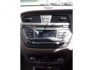 Używane Radioodtwarzacz CD Hyundai I20 Cena na żądanie oferowane przez BZJ b.v.