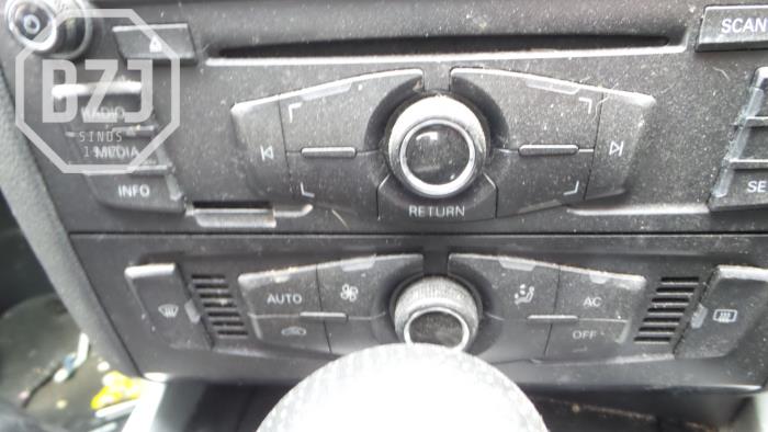 Panel Climatronic de un Audi Q5 (8RB)  2010