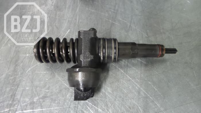 Injector (diesel) from a Volkswagen Polo 2009