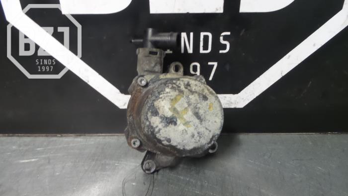 Bomba de vacío de servofreno de un Opel Vivaro 1.6 CDTi BiTurbo 2016