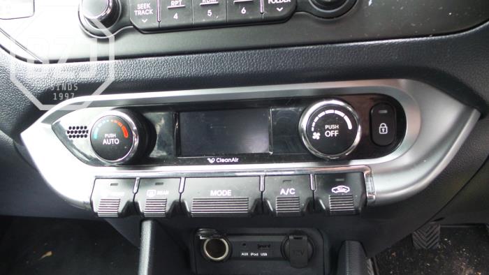 Używane Panel climatronic Kia Rio III (UB) 1.4 CVVT 16V Cena na żądanie oferowane przez BZJ b.v.