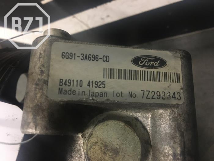 Power steering pump from a Ford S-Max 2008