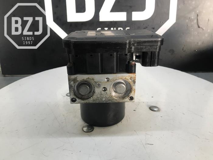 Usagé Bloc ABS Opel Combo 1.3 CDTI 16V ecoFlex Prix € 150,00 Règlement à la marge proposé par BZJ b.v.