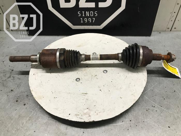 Front drive shaft, left from a Ford Focus 3 1.5 EcoBoost 16V 150 2017