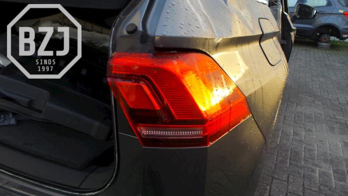 Rücklicht rechts van een Volkswagen Tiguan (AD1) 2.0 TDI 16V BlueMotion Technology SCR 2017