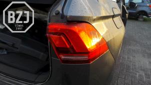 Usados Luz trasera derecha Volkswagen Tiguan (AD1) 2.0 TDI 16V BlueMotion Technology SCR Precio de solicitud ofrecido por BZJ b.v.